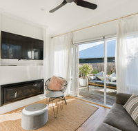 By The Seaside - Accommodation Redcliffe