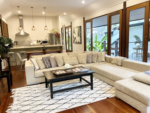 Byron By The Sea - Accommodation Redcliffe 1
