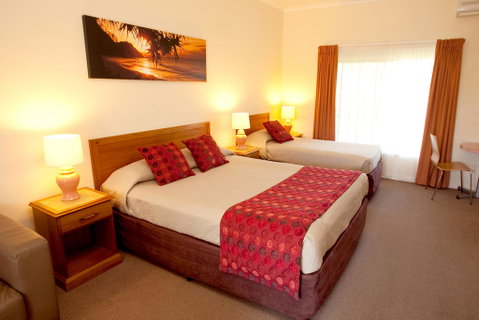 Byron Motor Lodge Motel - Accommodation Redcliffe 0