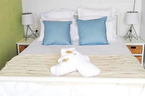 Cabin In The Sky Glorious Views To Magnetic Island - Accommodation Redcliffe 2