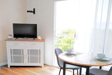 Cabin In The Sky Glorious Views To Magnetic Island - Accommodation Redcliffe 1