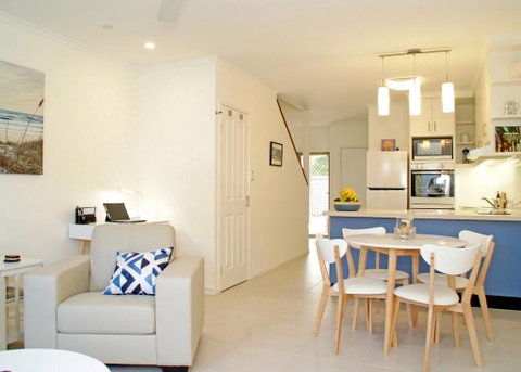Cairns - Home Away From Home - Scenic & Peaceful - Accommodation Redcliffe 3
