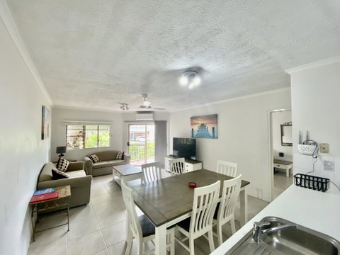 Cairns Beach Resort - Accommodation Redcliffe 2