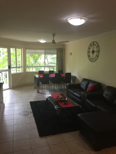 Cairns Golf Course Apartment - Accommodation Redcliffe 3