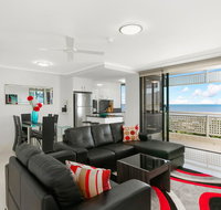 Cairns Luxury Seafront Apartment - Accommodation Redcliffe