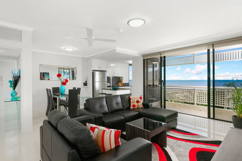 Cairns Luxury Seafront Apartment - Accommodation Redcliffe 0