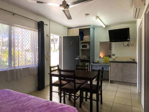 Cairns New Chalon - Accommodation Redcliffe 3