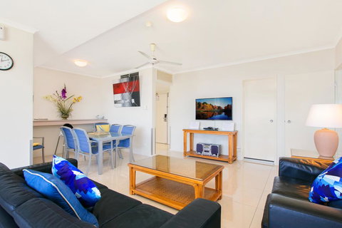 Cairns Ocean View Apartment - Accommodation Redcliffe 2