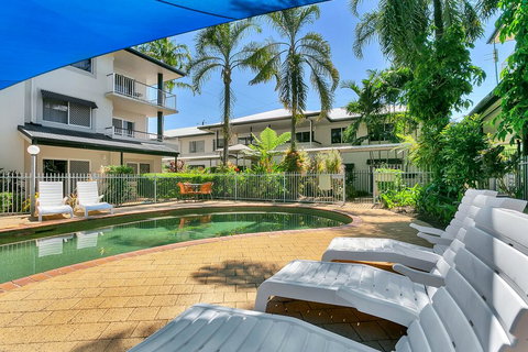Cairns Reef Apartments & Motel - Accommodation Redcliffe 3