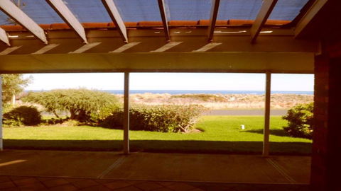 Calm Seas - 70 Gold Coast Drive - Accommodation Redcliffe 2