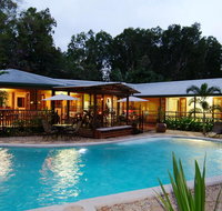 calypso corner. - Accommodation Redcliffe