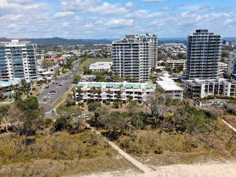 Camargue Beachfront Apartments - Accommodation Redcliffe 2