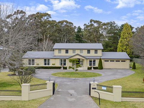 Camelot - Superbly Proportioned And Ideally Located - Accommodation Redcliffe 0