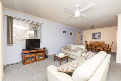 Camelot Unit 6 - Accommodation Redcliffe 2
