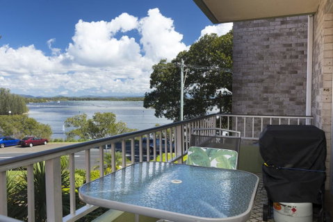 Camelot Unit 6 - Accommodation Redcliffe 1