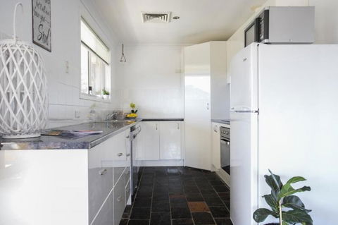 Canberra Cres 2E Burrill Lake, Upstairs Apartment - Accommodation Redcliffe 1