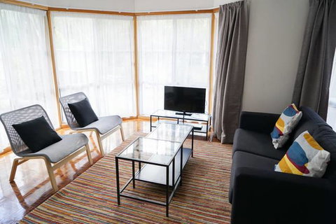 Canyon Walk House & Unit - Accommodation Redcliffe 3