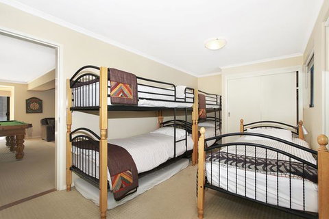Canyons Bend - 5 Minute Walk To Shops And Cafes - Accommodation Redcliffe 2