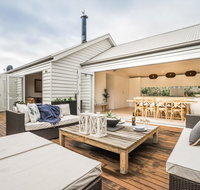 Capri House - Accommodation Redcliffe