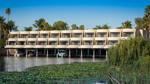 Capri Waters Country Club - Accommodation Redcliffe 0