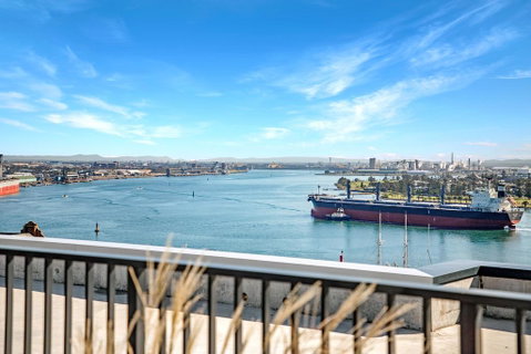 Captain's Nest - Accommodation Redcliffe 1