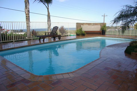 Captain's Quarters Bermagui - Accommodation Redcliffe 3