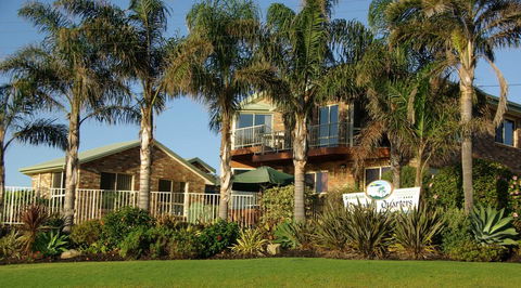 Captain's Quarters Bermagui - Accommodation Redcliffe 0
