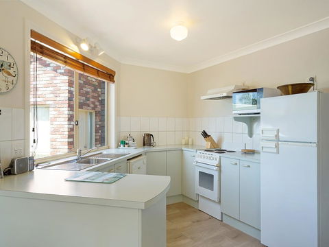 Captain's Quarters Bermagui - Accommodation Redcliffe 1
