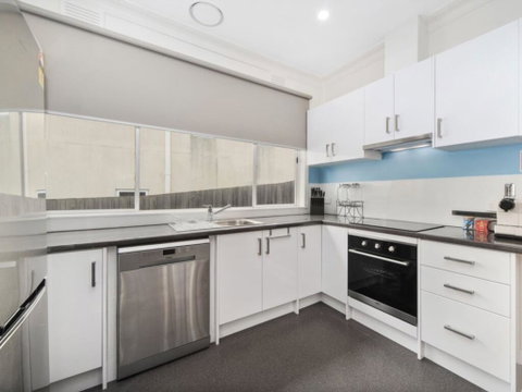 Captains Cottage - Accommodation Redcliffe 1