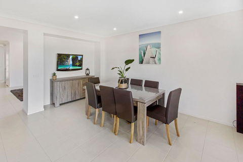 Captains Hideaway - Jetty Berth And Pet Friendly - Accommodation Redcliffe 2