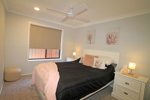 Carefree On Cormorant - Accommodation Redcliffe 2
