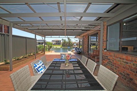 Carefree On Cormorant - Accommodation Redcliffe 0