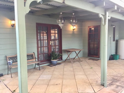 Carey Cottage - Accommodation Redcliffe 2