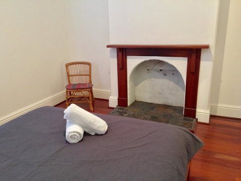 Carey Cottage - Accommodation Redcliffe 3