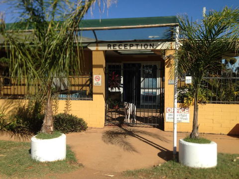 Carnarvon Caravan Park - Accommodation Redcliffe 2
