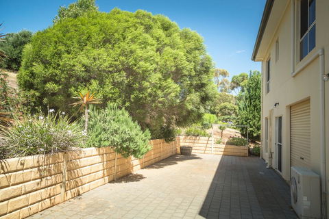Carri-away - 15 Solitude Drive - Accommodation Redcliffe 2