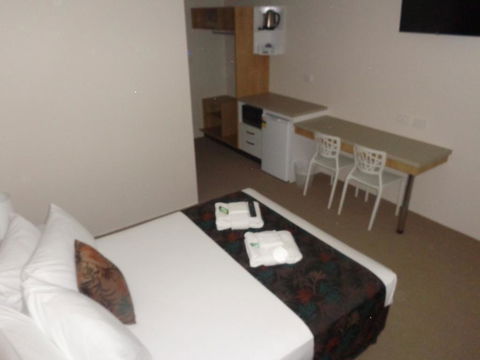 Castle Crest Motel - Accommodation Redcliffe 3