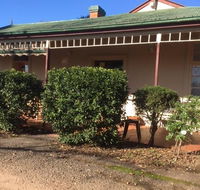 Catania Cottage  Farmhouse - Accommodation Redcliffe