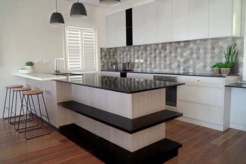 Caves Coastal - Accommodation Redcliffe 2