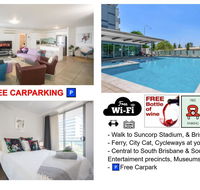 CBD Views-With FREE Wine Free-Carpark-Netflix-WiFi - Accommodation Redcliffe