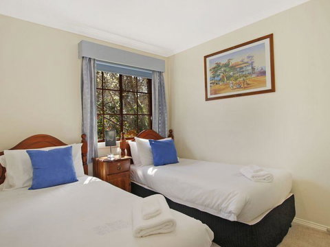 Cedar Cottage - Tudor Village - Accommodation Redcliffe 0