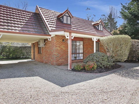Cedar Cottage - Tudor Village - Accommodation Redcliffe 3