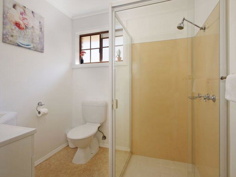 Cedar Cottage - Tudor Village - Accommodation Redcliffe 1