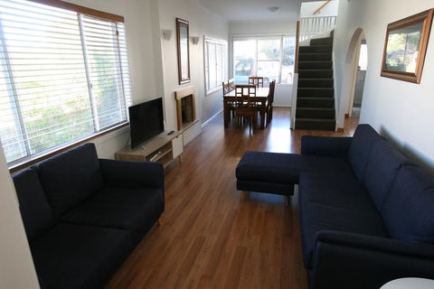 Cedar Cottages Blackmans Bay - Accommodation Redcliffe 3