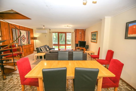 Cedar Holiday Units - Apartment 1 - Accommodation Redcliffe 2