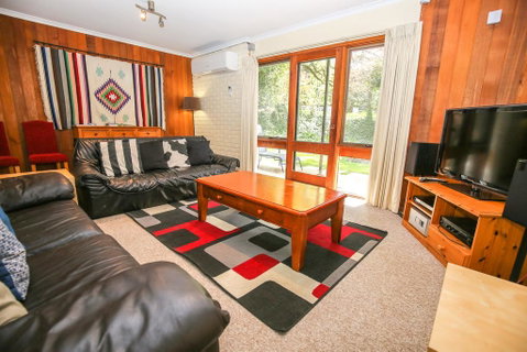 Cedar Holiday Units - Apartment 1 - Accommodation Redcliffe 0