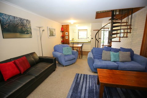 Cedar Holiday Units - Apartment 2 - Accommodation Redcliffe 1