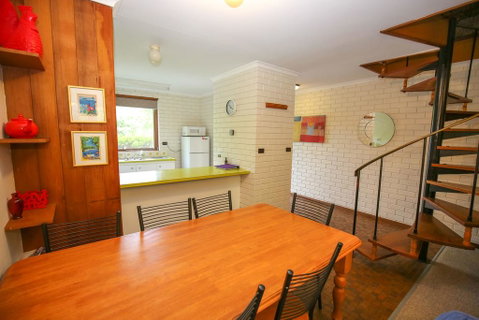 Cedar Holiday Units - Apartment 2 - Accommodation Redcliffe 2