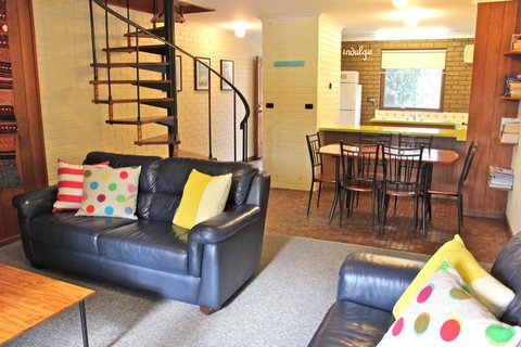 Cedar Holiday Units - Apartment 3 - Accommodation Redcliffe 0
