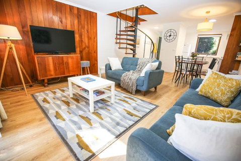 Cedar Holiday Units - Apartment 5 - Accommodation Redcliffe 0
